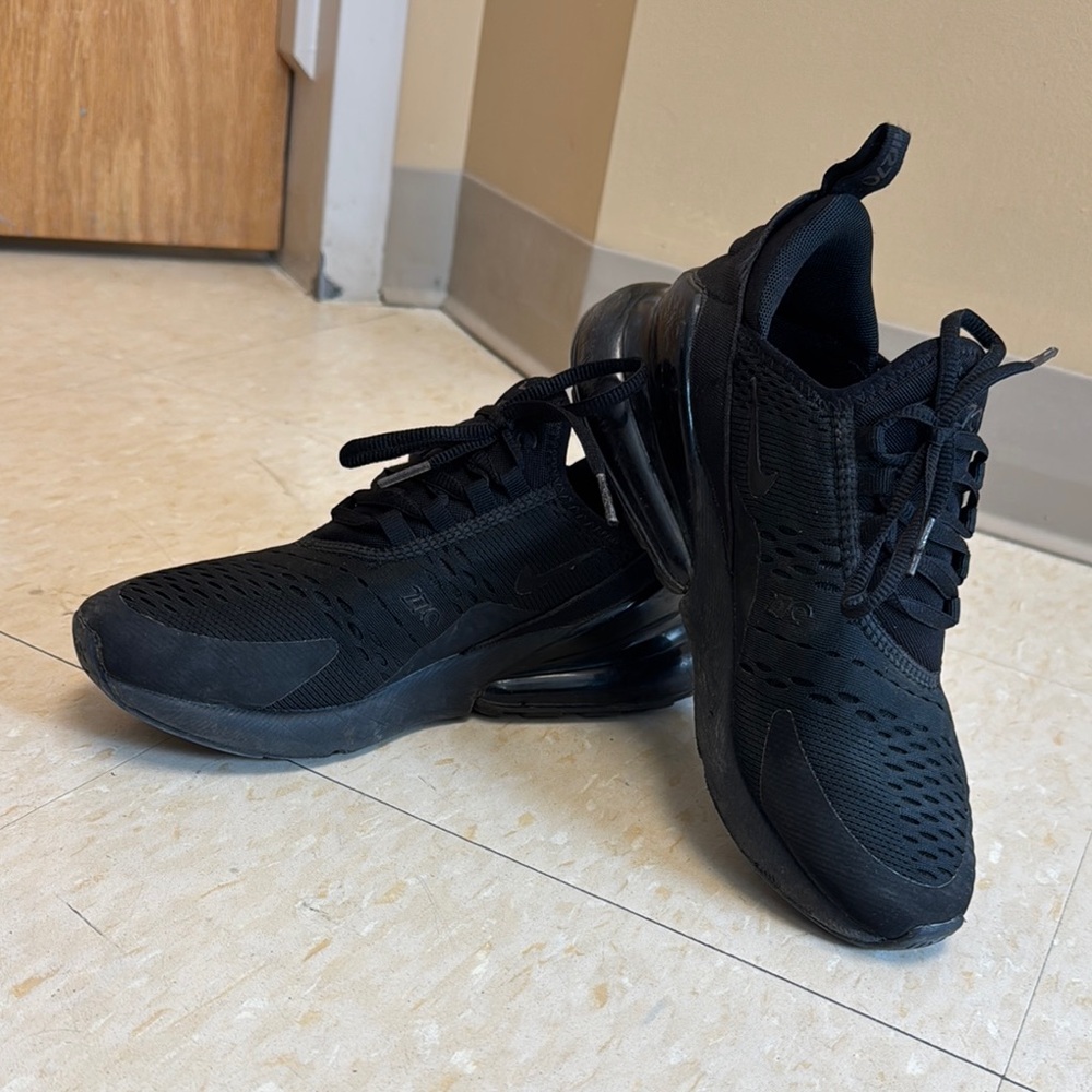 Nike air max 270 Black Athletic Shoes with Cushioned Sole and Breathable Fabric